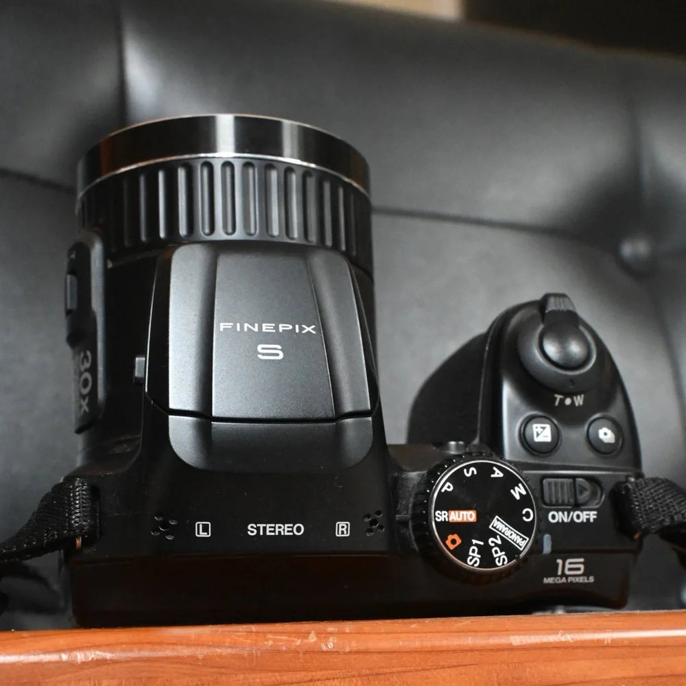 Fujifilm Finepix S6800 Solid Black Digital Camera With Blk/Wht Camera Strap